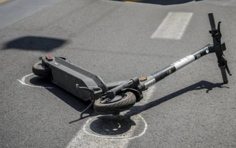 Firenze: rapinato di un monopattino, 38enne arrestato dopo l’aggressione