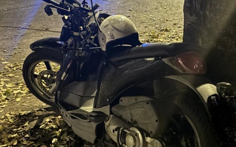 Incidente mortale in via Circondaria: si indaga su una possibile lite prima della caduta. Ricerca di un secondo motociclista
