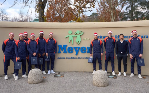 L’Empoli Football Club visita l’Ospedale Pediatrico Meyer per le festività