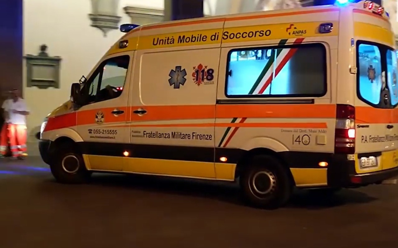 Tragico scontro tra scooter e auto, un uomo perde la vita