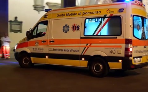 Tragico scontro tra scooter e auto, un uomo perde la vita