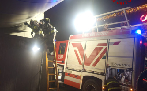 Danni ingenti per l’incendio al ponte della tramvia di Novoli