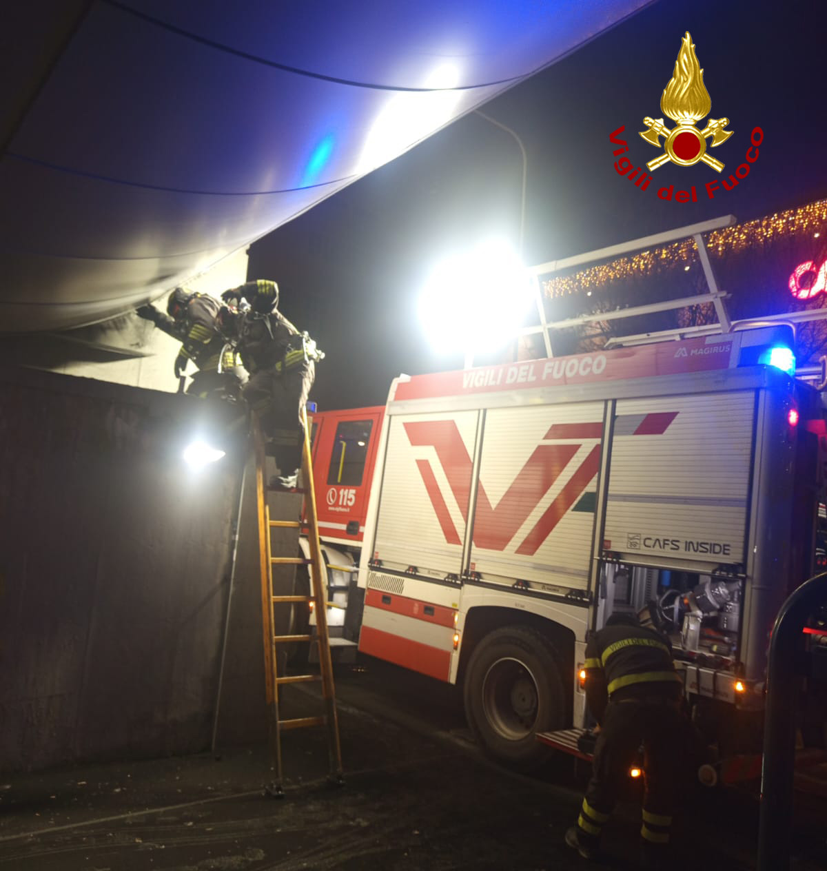 Danni ingenti per l’incendio al ponte della tramvia di Novoli