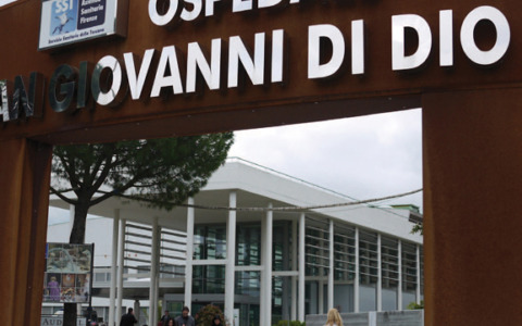 Divieto di sosta per i dipendenti dell’ospedale di Torregalli durante la rimozione di un traliccio