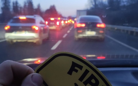 Fi-Pi-Li Trophy: adesivi gratuiti per automobilisti, un’idea che conquista il web