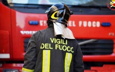 Fiamme in un cantiere vicino al liceo Da Vinci di Firenze