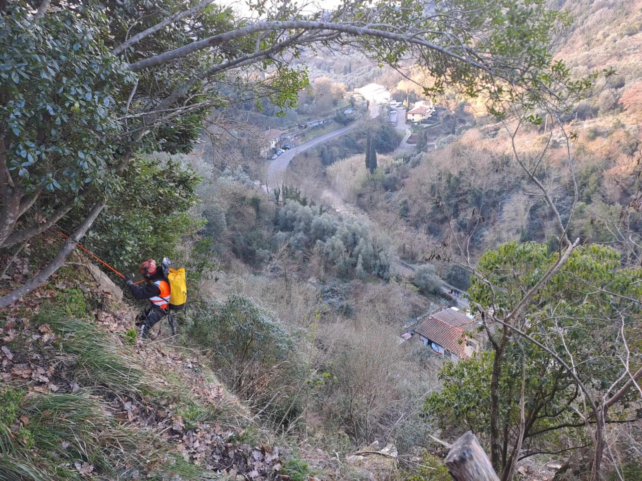 Firenze, frana sulla via Faentina: senso unico a San Bartolo