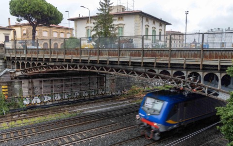 Firenze in difficoltà, bloccata l’Alta Velocità per lavori al ponte al Pino