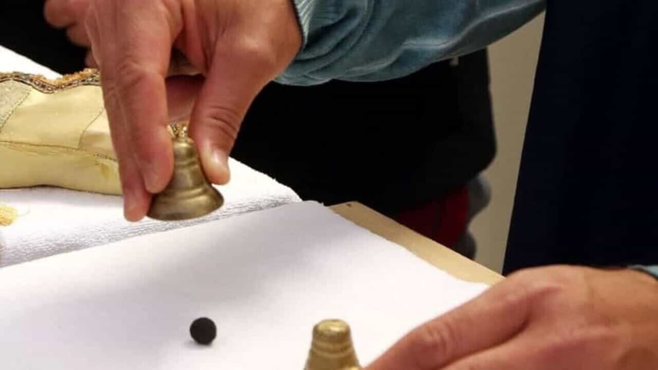 Firenze, manifesti contro la truffa delle tre campanelle