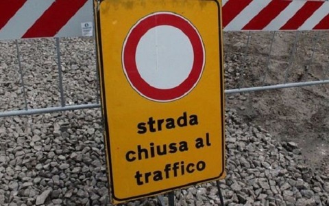 Frana a Pian di Mugnone, chiusa la Faentina