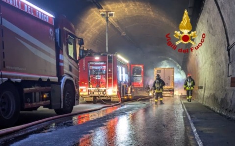 Incendio di un camion in galleria provoca chiusura dell’A1 nel Fiorentino