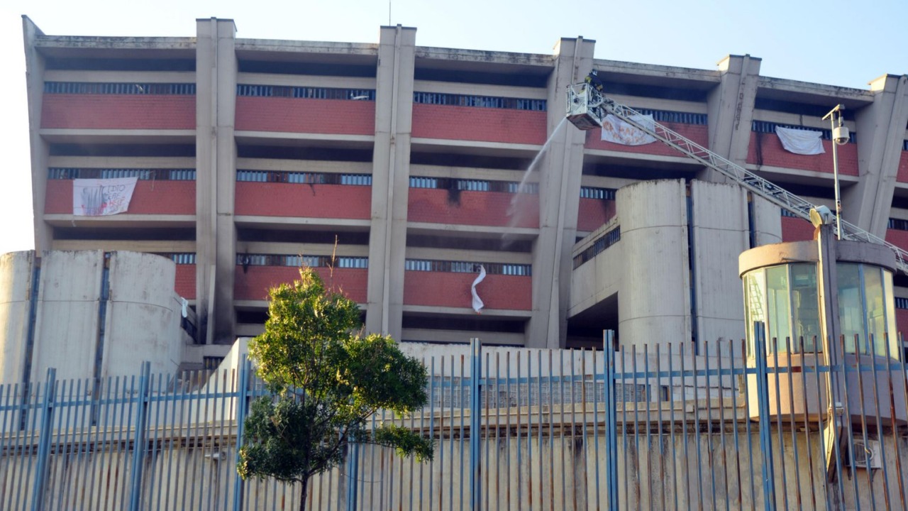 Un 29enne marocchino tenta il suicidio nel carcere di Sollicciano: è in pericolo di vita