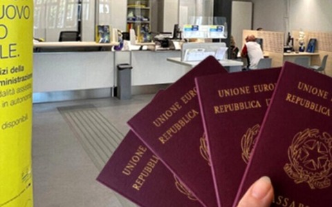 A Firenze il passaporto arriva direttamente a casa