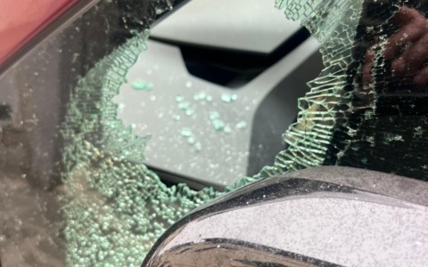 Atti vandalici in via Pisana: auto danneggiate