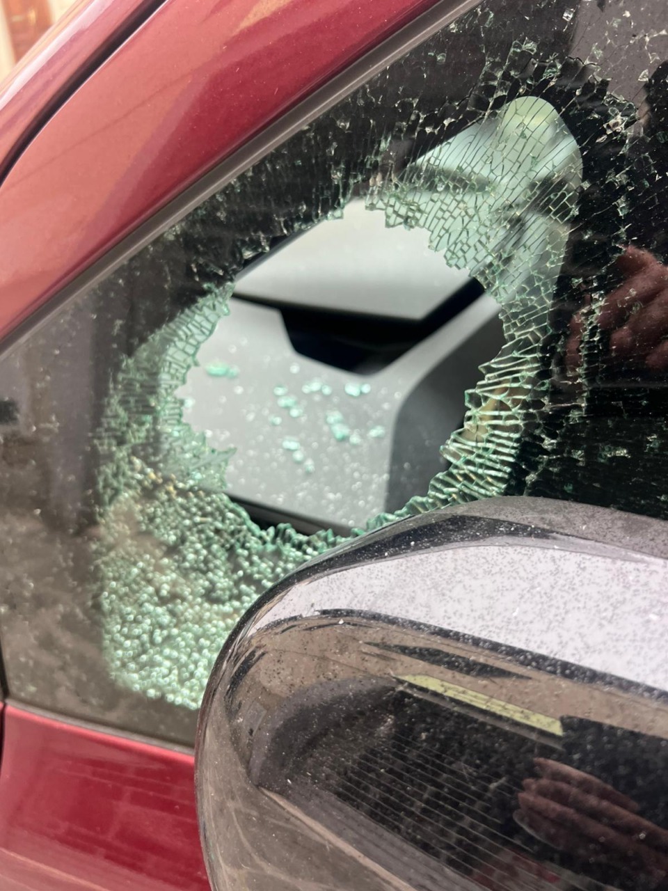 Atti vandalici in via Pisana: auto danneggiate