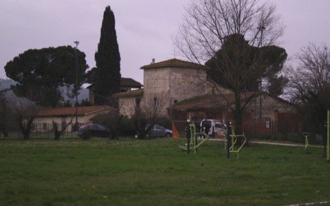 Decapitazione di una donna, il sospettato: tra emarginazione e criminalità