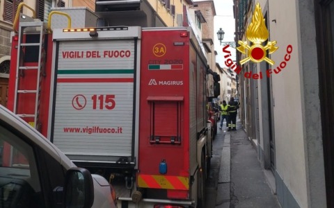 Firenze, incendio in un appartamento al terzo piano di un condominio
