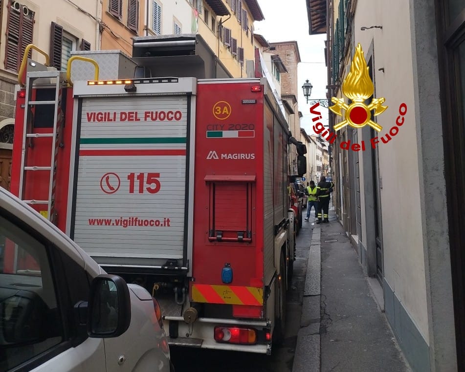 Firenze, incendio in un appartamento al terzo piano di un condominio