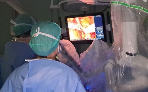 Il robot chirurgo ‘Da Vinci’ debutta in sala operatoria