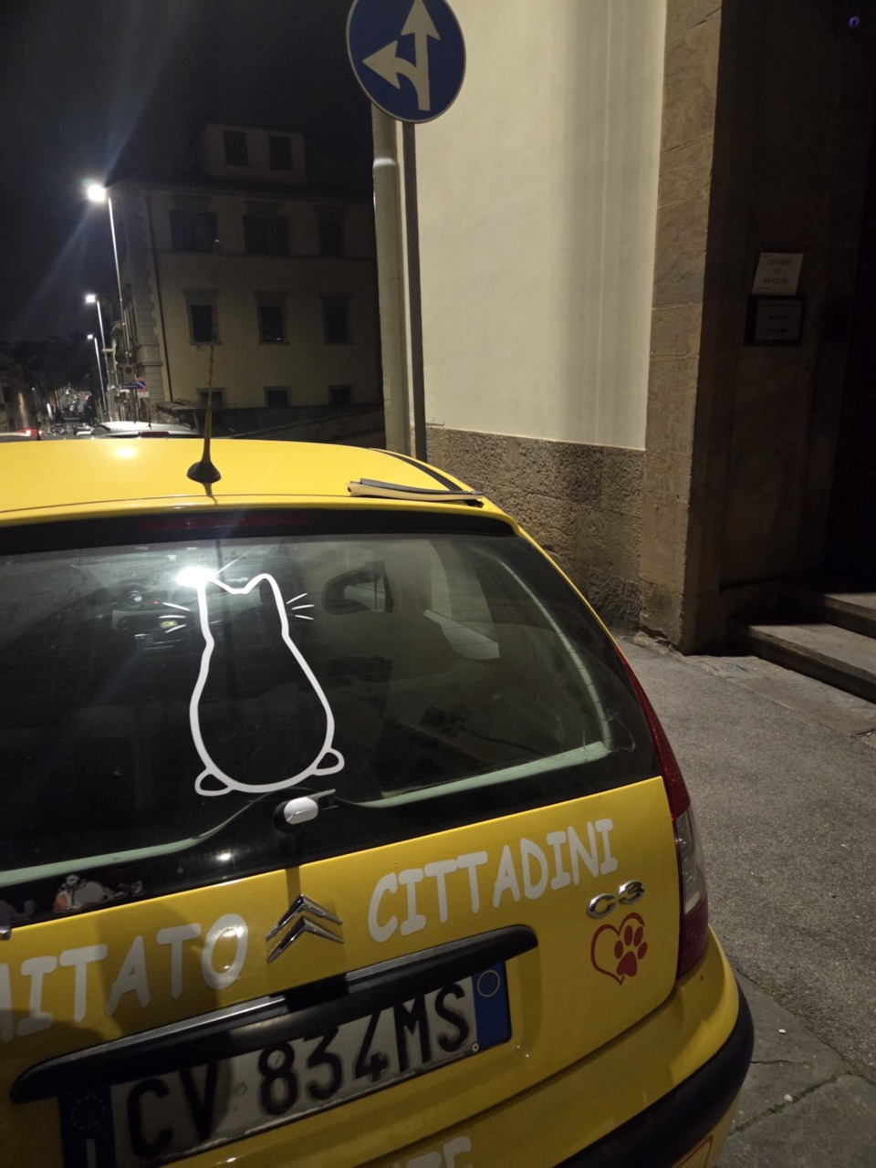 Vandalizzata l’auto solidale: denuncia del Comitato Cittadini per Firenze