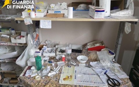 Denunciato un falso medico a Campi Bisenzio, scoperto un ambulatorio illegale