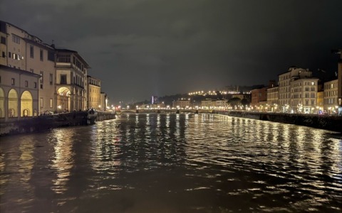 Firenze, Arno a rischio esondazioni: necessarie soluzioni autonome per abitazioni e negozi