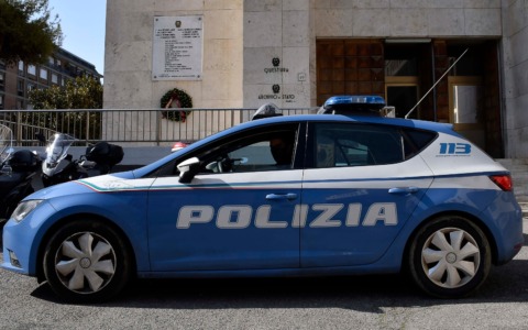 Firenze, ladro minaccia un passante con un coltello: arrestato