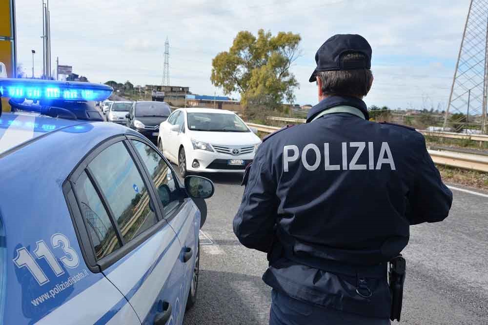 Firenze, tre donne denunciate per uso fraudolento di un bancomat rubato