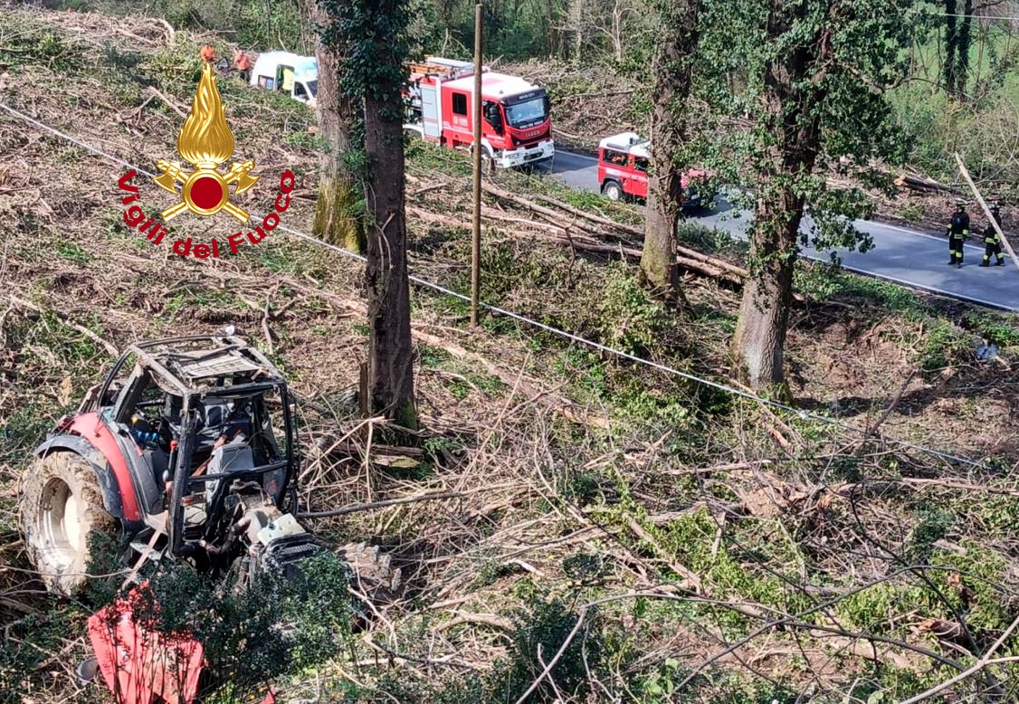 Incidente a Vicchio: ribaltamento di un mezzo agricolo, soccorso un operaio