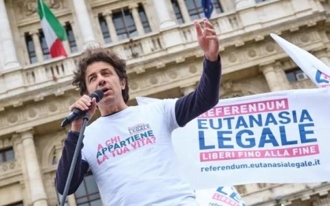 Libera, la 55enne toscana, muore tramite suicidio assistito con dispositivo oculare