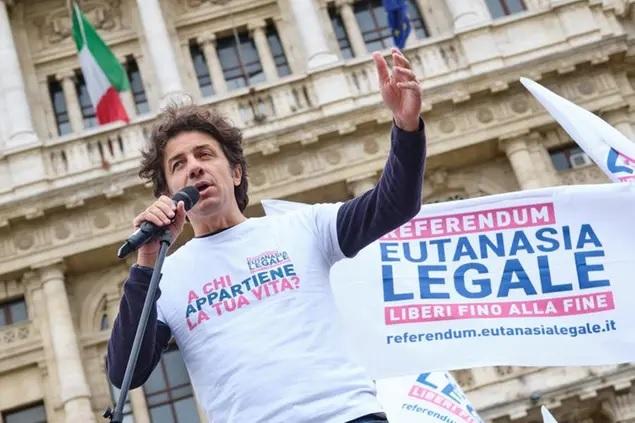 Libera, la 55enne toscana, muore tramite suicidio assistito con dispositivo oculare