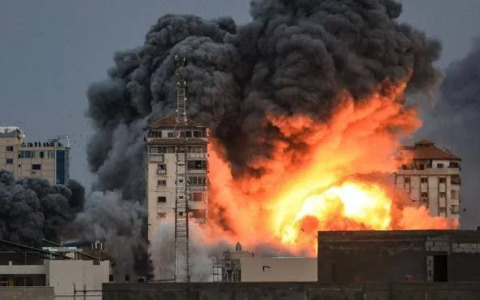 Situazione critica per i fiorentini bloccati alle Maldive a causa della crisi in Medio Oriente