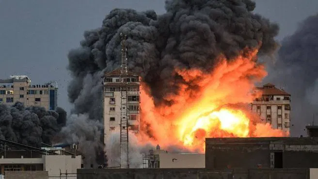 Situazione critica per i fiorentini bloccati alle Maldive a causa della crisi in Medio Oriente