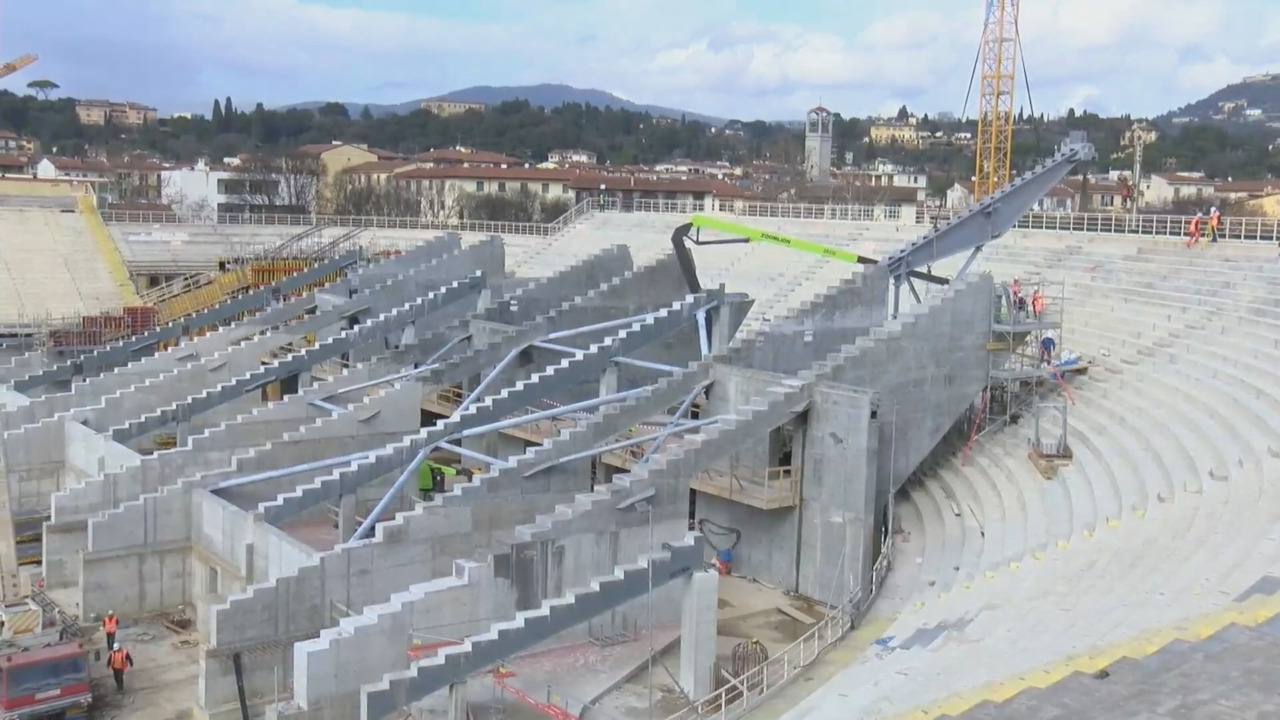 Stadio Franchi di Firenze: riprende il montaggio delle travi metalliche