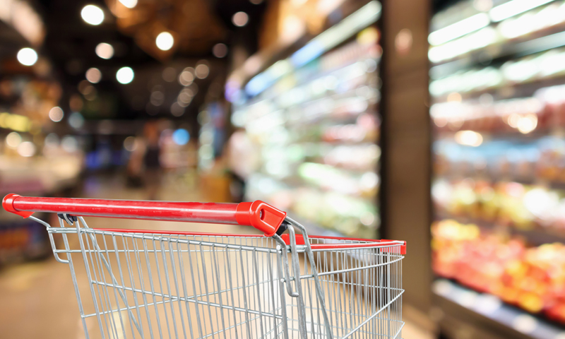 Aggressione al supermercato: un uomo arrestato per taccheggio e violenza