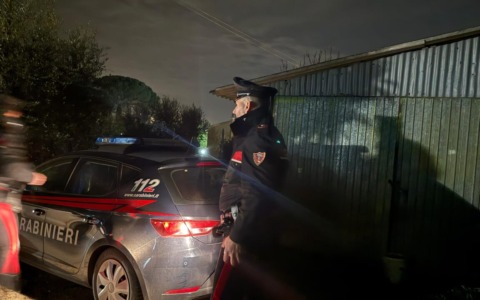 Arrestato 22enne per hashish e contante durante i controlli