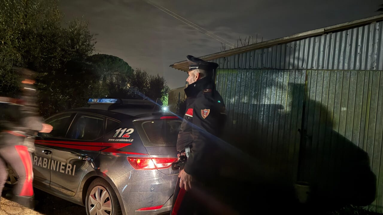 Arrestato 22enne per hashish e contante durante i controlli