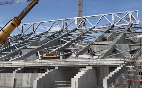 Avanza il restyling del Franchi: inizia la posa dei gradoni nella nuova Curva Fiesole