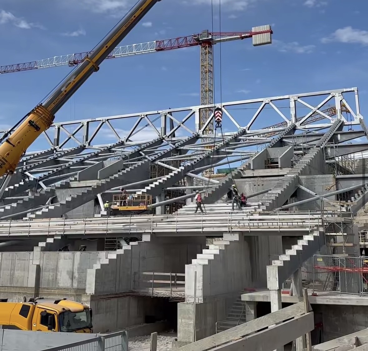 Avanza il restyling del Franchi: inizia la posa dei gradoni nella nuova Curva Fiesole