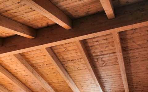 Legno lamellare in edilizia: applicazioni strutturali, resistenza e impiego nei tetti
