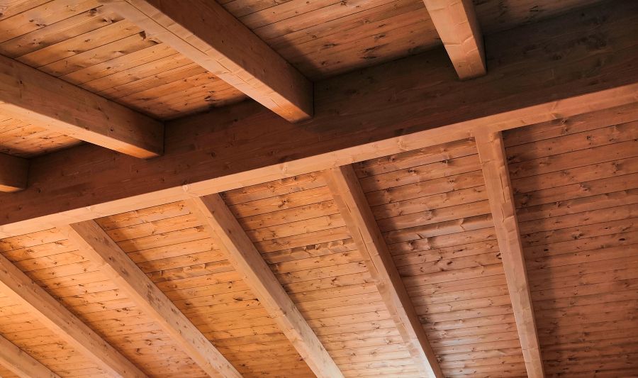 Legno lamellare in edilizia: applicazioni strutturali, resistenza e impiego nei tetti
